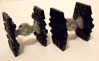 Illustration for article titled Using Hundreds of LEGO Star Wars Mini-Spaceships to Create Huge Battles